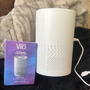 Vionnet White Smart Speaker with Modern Design